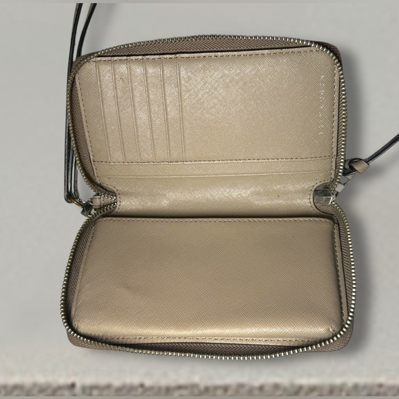 ✨EUC Tory Burch Diamond Laser Cut Zip Around, Leather Wallet/Wristlet - Picture 4 of 6